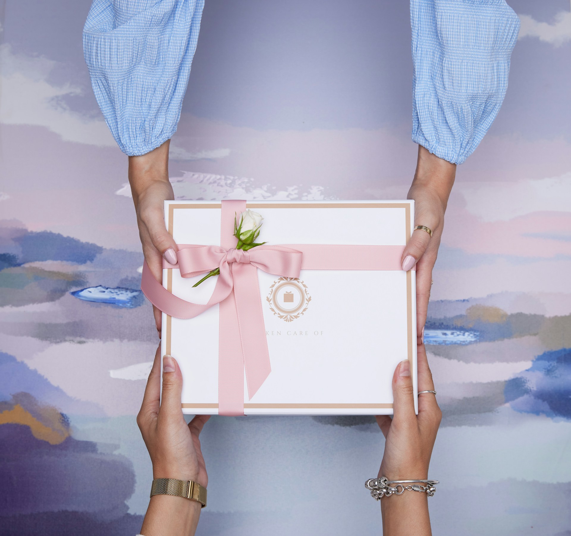 Why You Should Give Someone a Subscription Gift Box Home & Décor