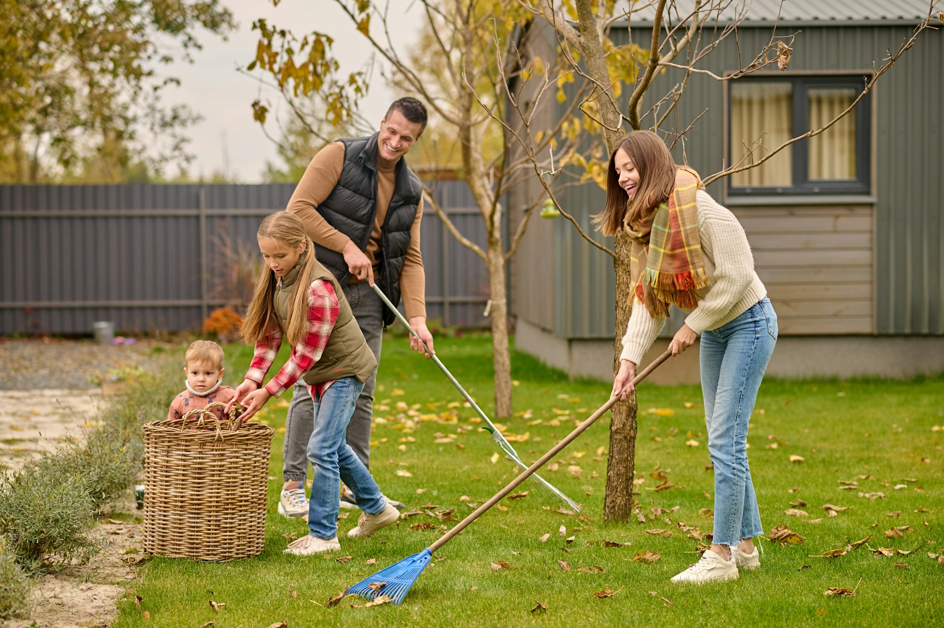 Why a Battery-Powered Leaf Blower Is Worth Having Outdoor, Home & Décor